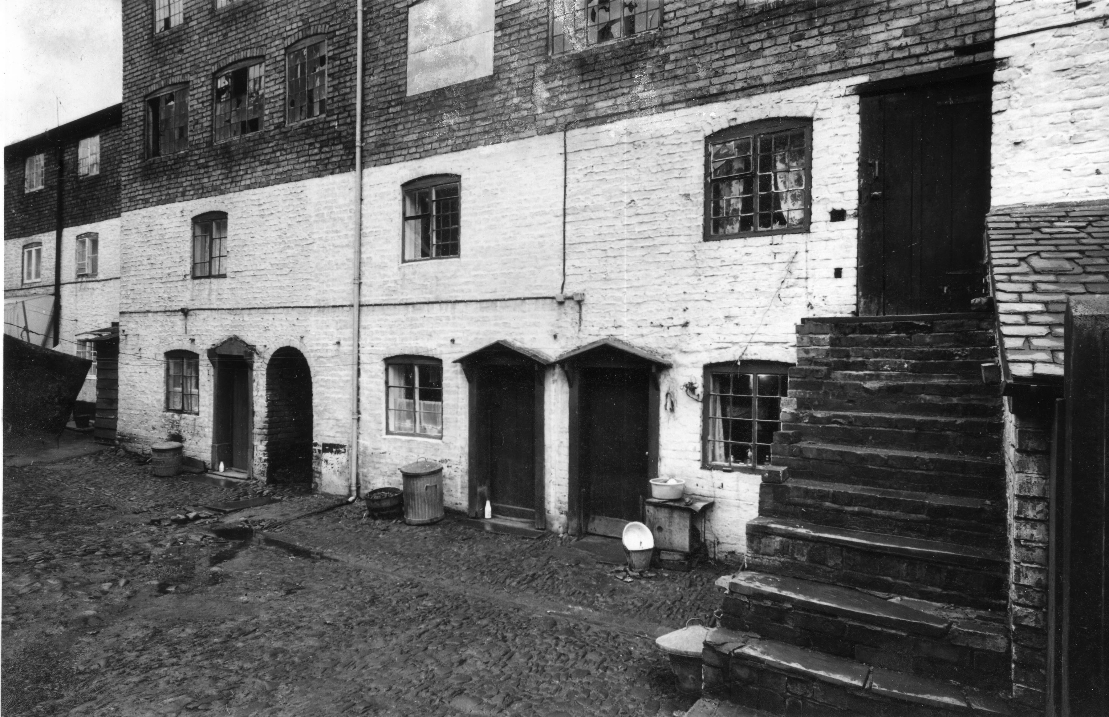 Image of back-to-back cottages, Commercial Street