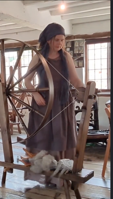 Lea - spinning on Great Wheel
