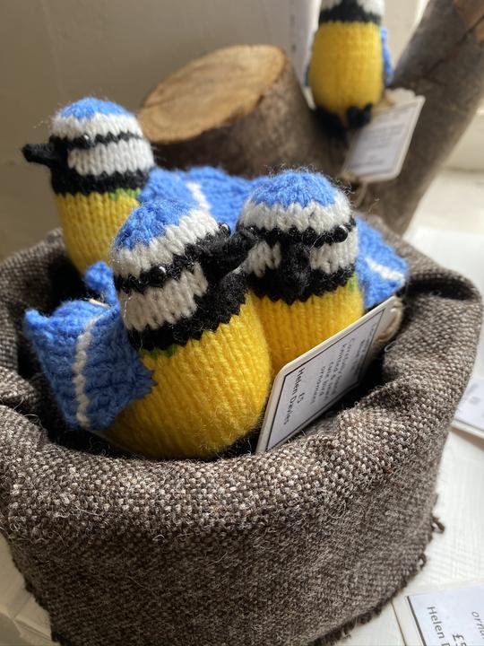 Knitted blue tits