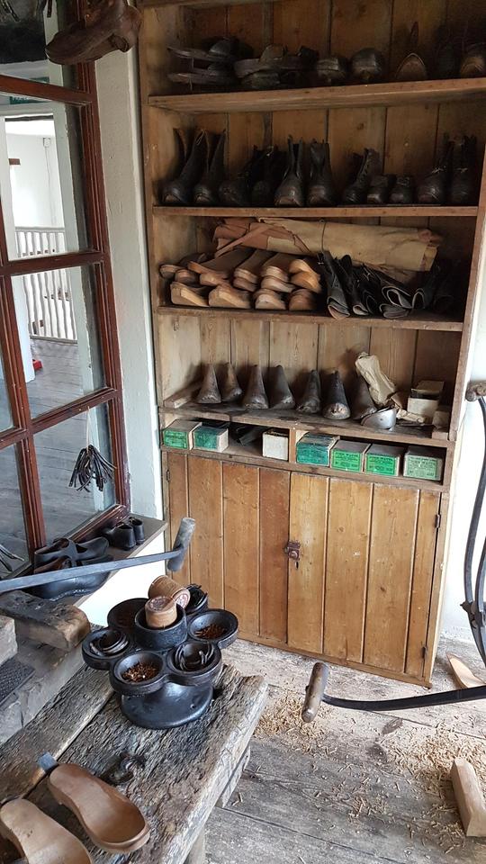 Clog shop